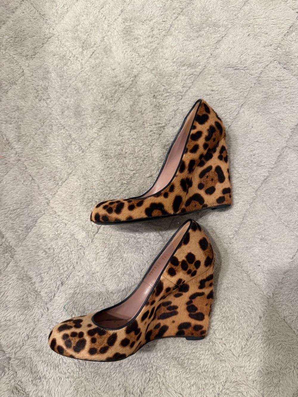 Gucci Leopard Calf Hair Pumps in Tan, Black & Pink - Picture 4 of 9